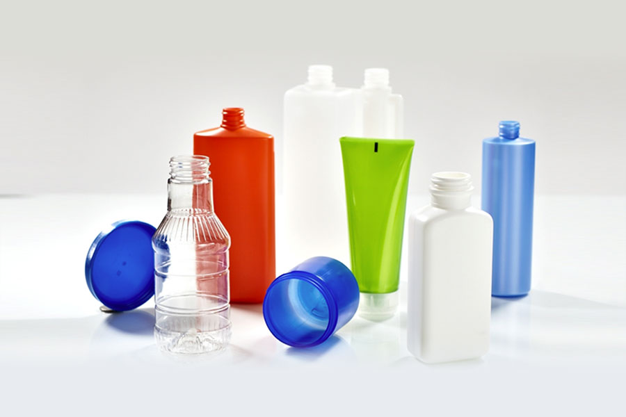 Packaging machines for plastic materials